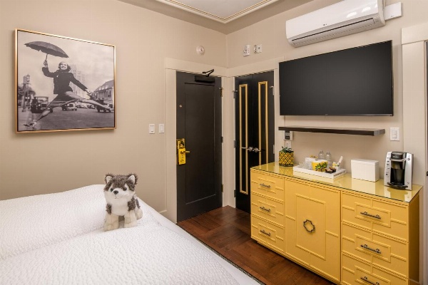 Staypineapple, An Elegant Hotel, Union Square image 2